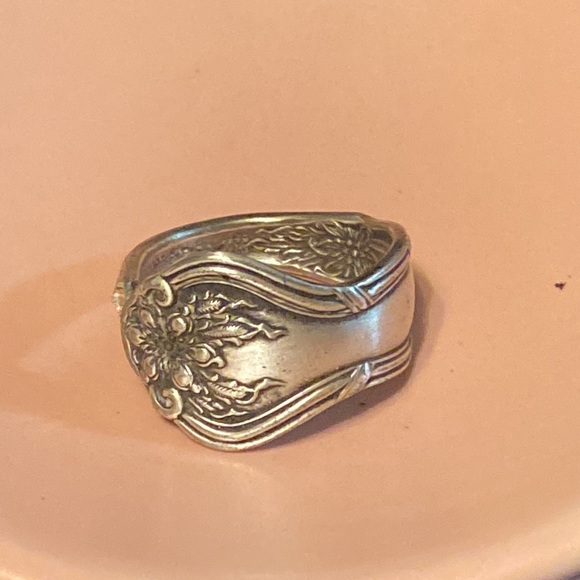 One of a kind, handmade, vintage spoon ring size 8 cute pattern - Picture 2 of 3